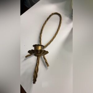 Vintage Gold Twisted Metal scone